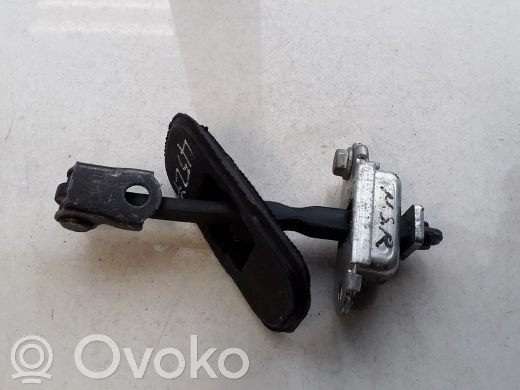 Nissan Qashqai Etuoven pidätin 