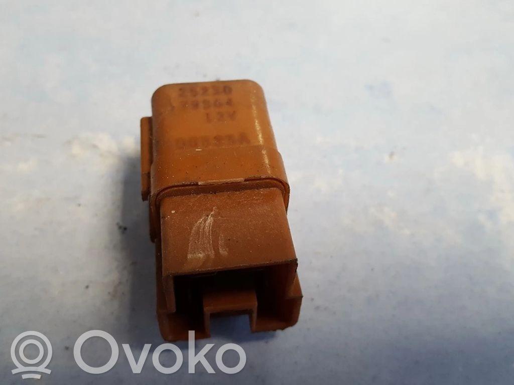 Nissan Primera Altri relè