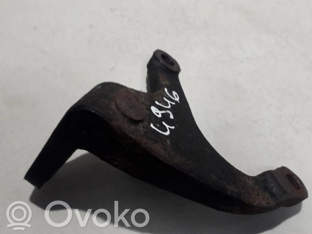 Engine mounting bracket