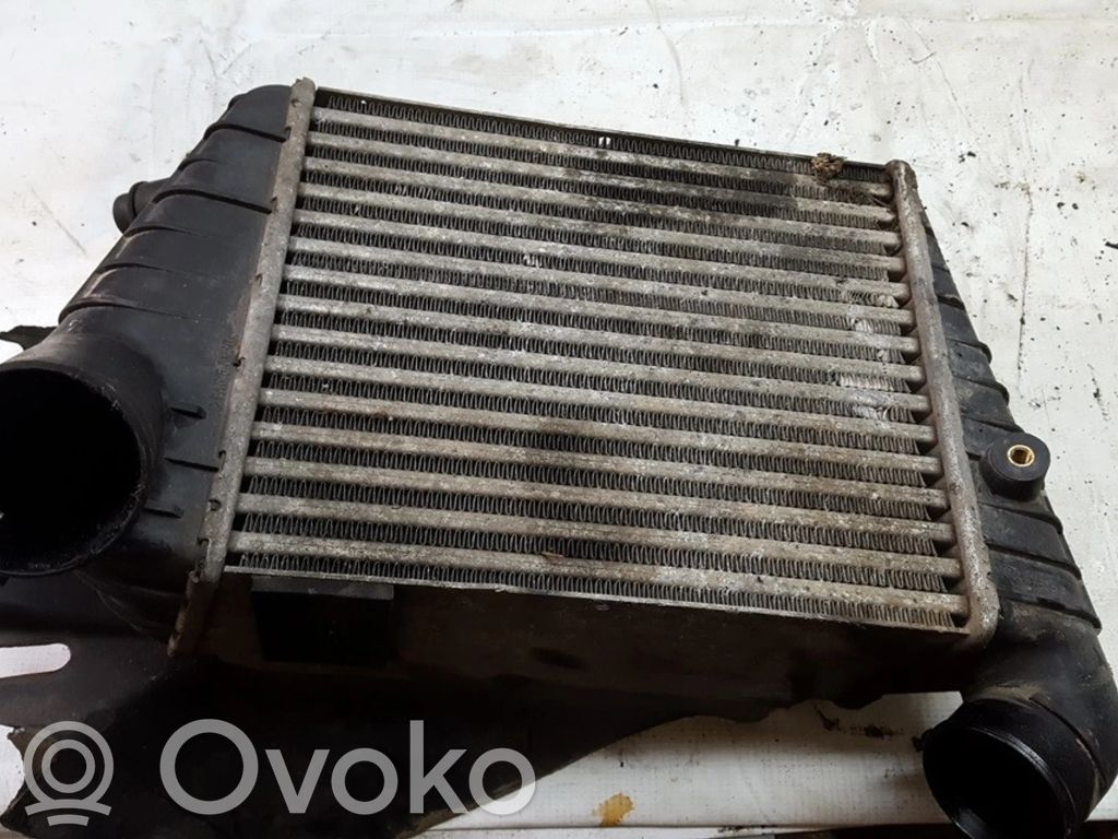 Audi 100 S4 C4 Chłodnica powietrza doładowującego / Intercooler 