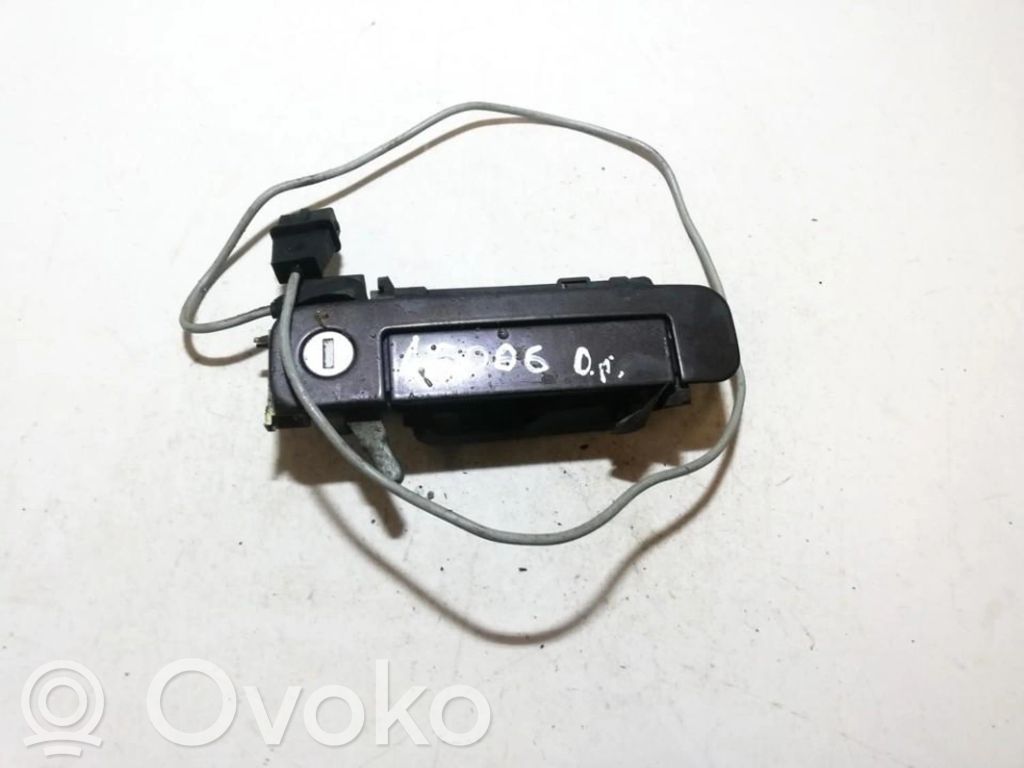 Manecilla externa puerta delantera   4A0837206D,8D0837208A,4A0837206D,8D0837208A