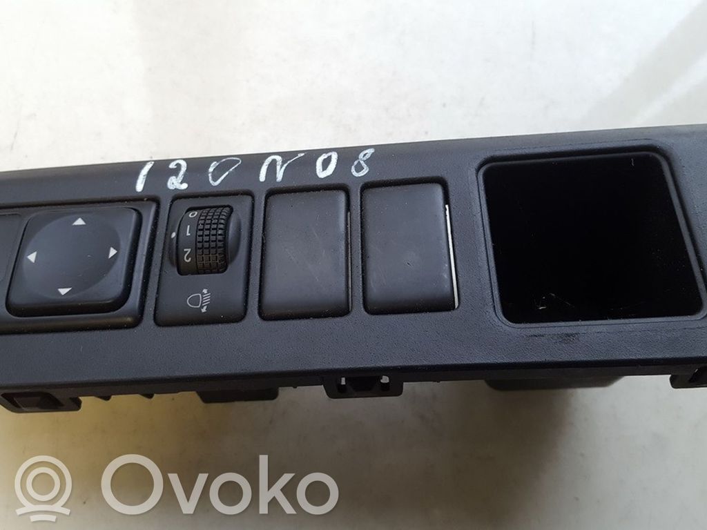 Nissan Note (E11) Bouton commande réglage hauteur de phares