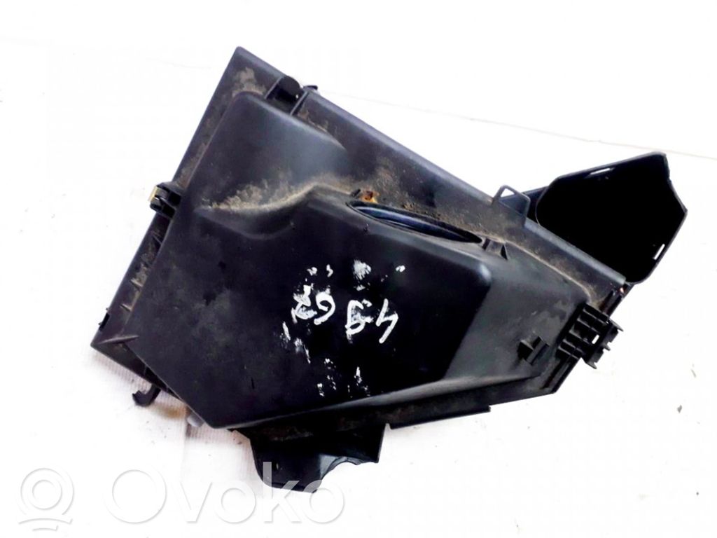 BMW 1 E81 E87 Air filter box 