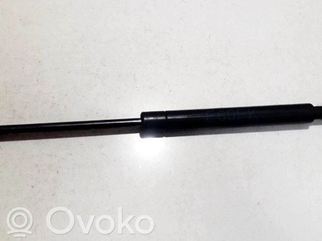 BMW 5 E60 E61 Konepellin kaasujousi 