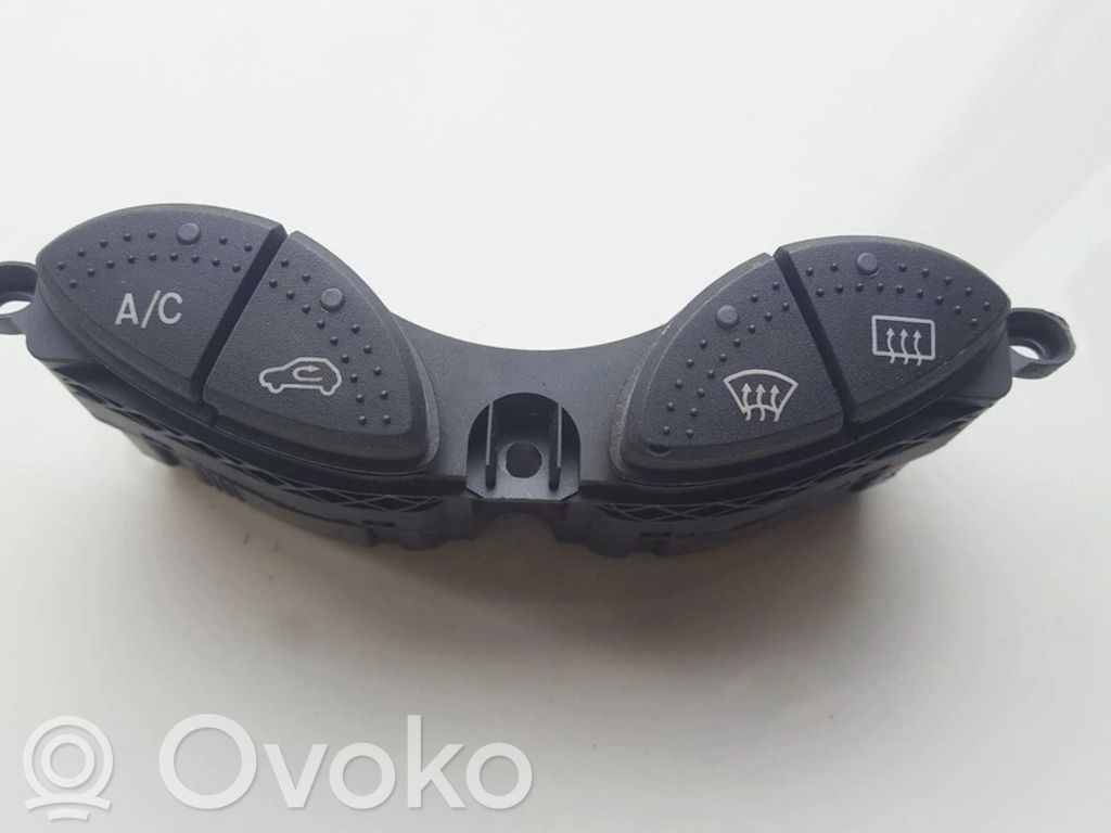 Ford Focus Bouton de dégivrage pare-brise