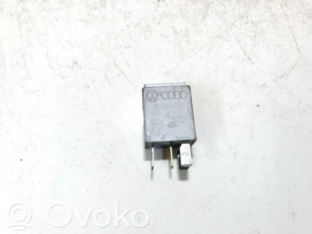 Volkswagen PASSAT B5 Alte relee 