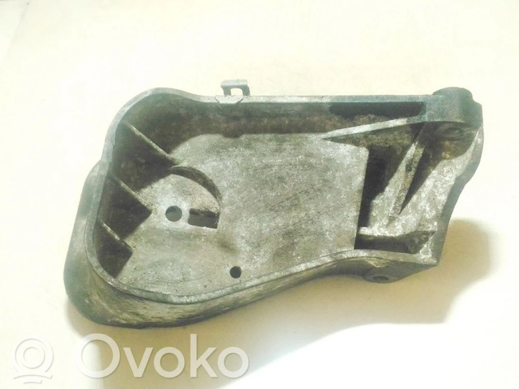 Volvo S80 Engine mounting bracket 