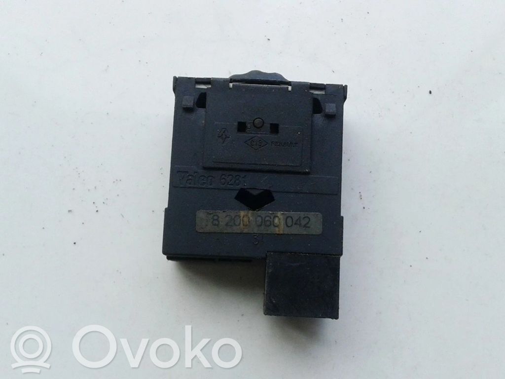 Renault Clio II Przycisk / Pokrętło regulacji świateł 