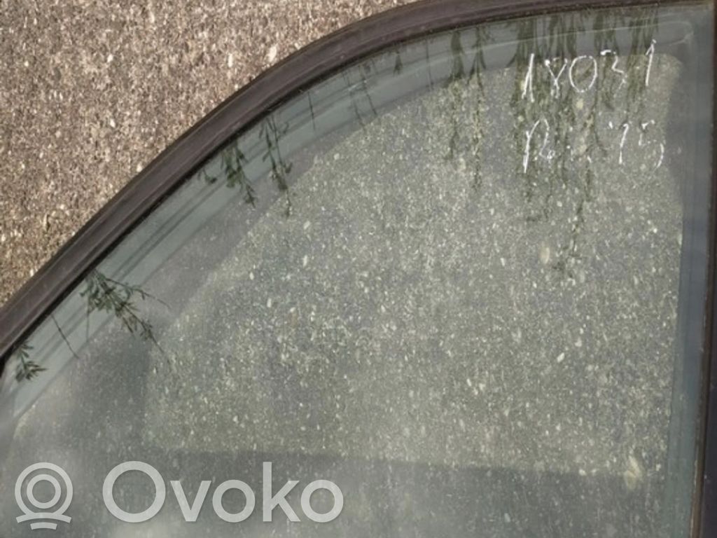 Etuoven ikkunalasi, neliovinen malli