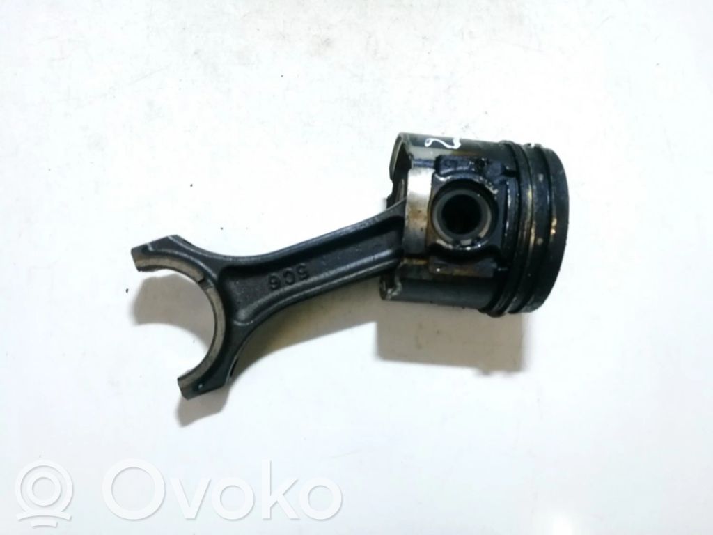 Mazda 6 Tłok z korbowodem 