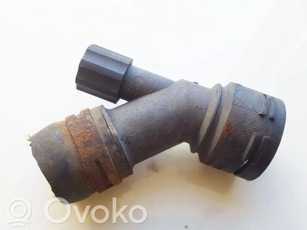 Volkswagen Golf IV Tuyau de liquide de refroidissement moteur