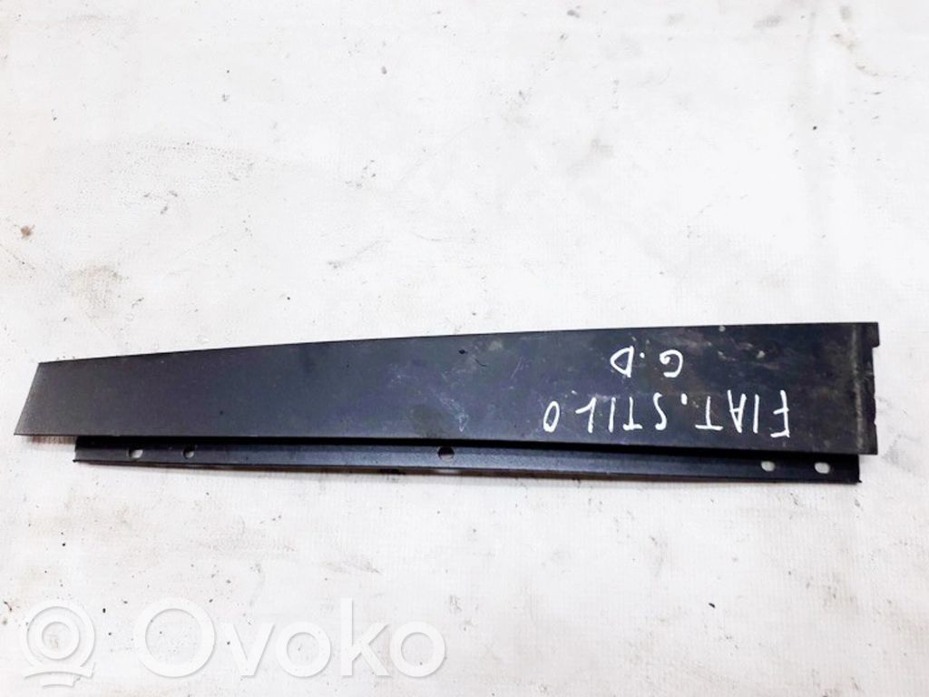 Fiat Stilo Ornament geam ușă spate 