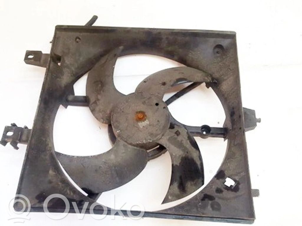 Nissan Primera Convogliatore ventilatore raffreddamento del radiatore 