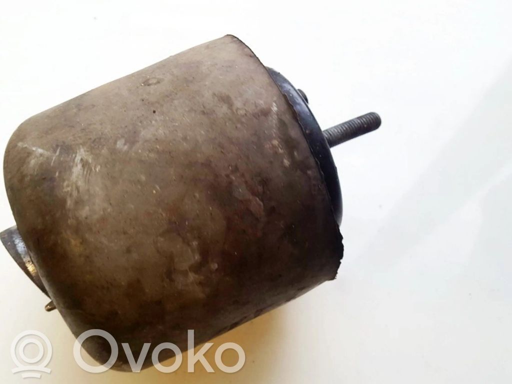 Volkswagen Phaeton Engine mount bracket 