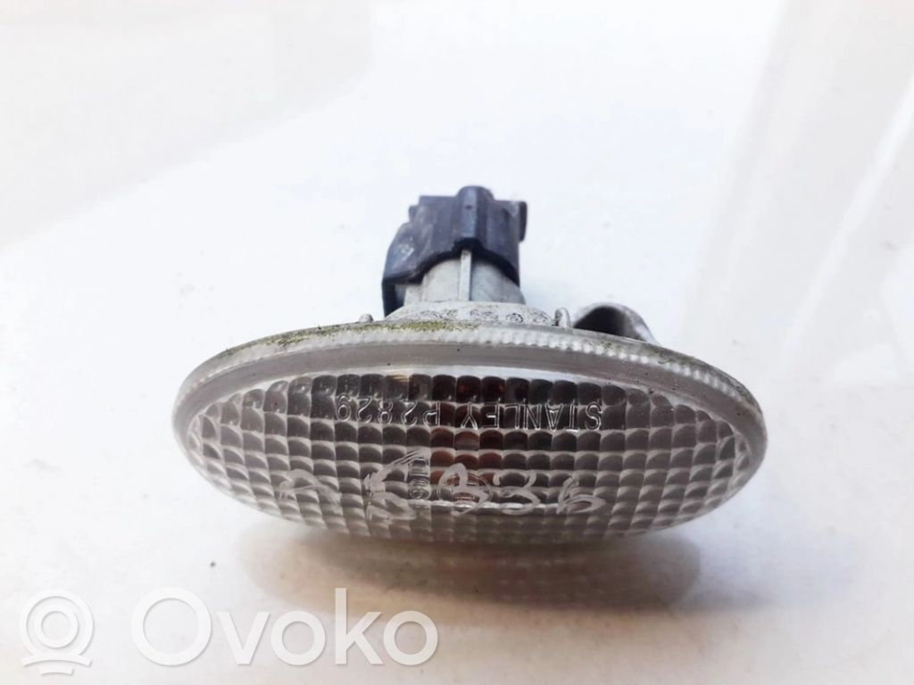 Front fender indicator light   P2829,P2829
