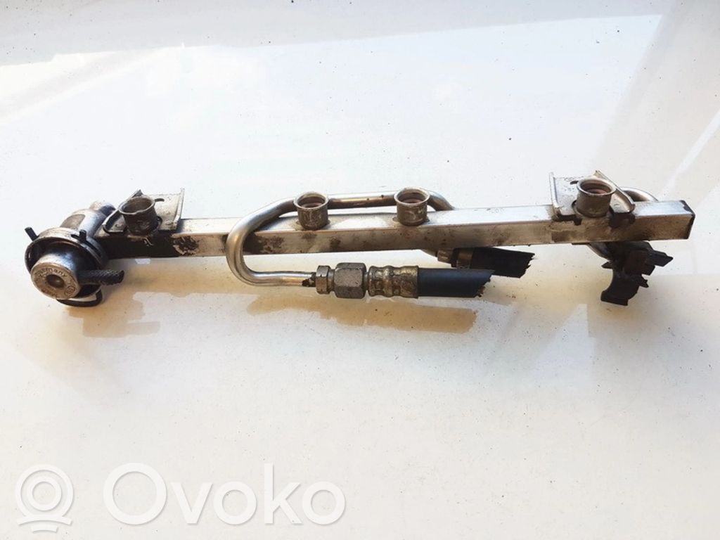 Audi A4 S4 B5 8D Polttoainepääputki 