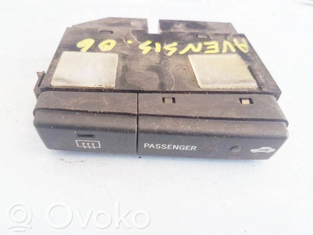 Toyota Avensis T250 Przycisk / Przełącznik ogrzewania szyby przedniej / czołowej