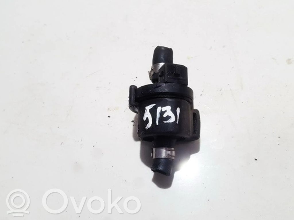 Audi A4 S4 B5 8D Zawór podciśnienia 