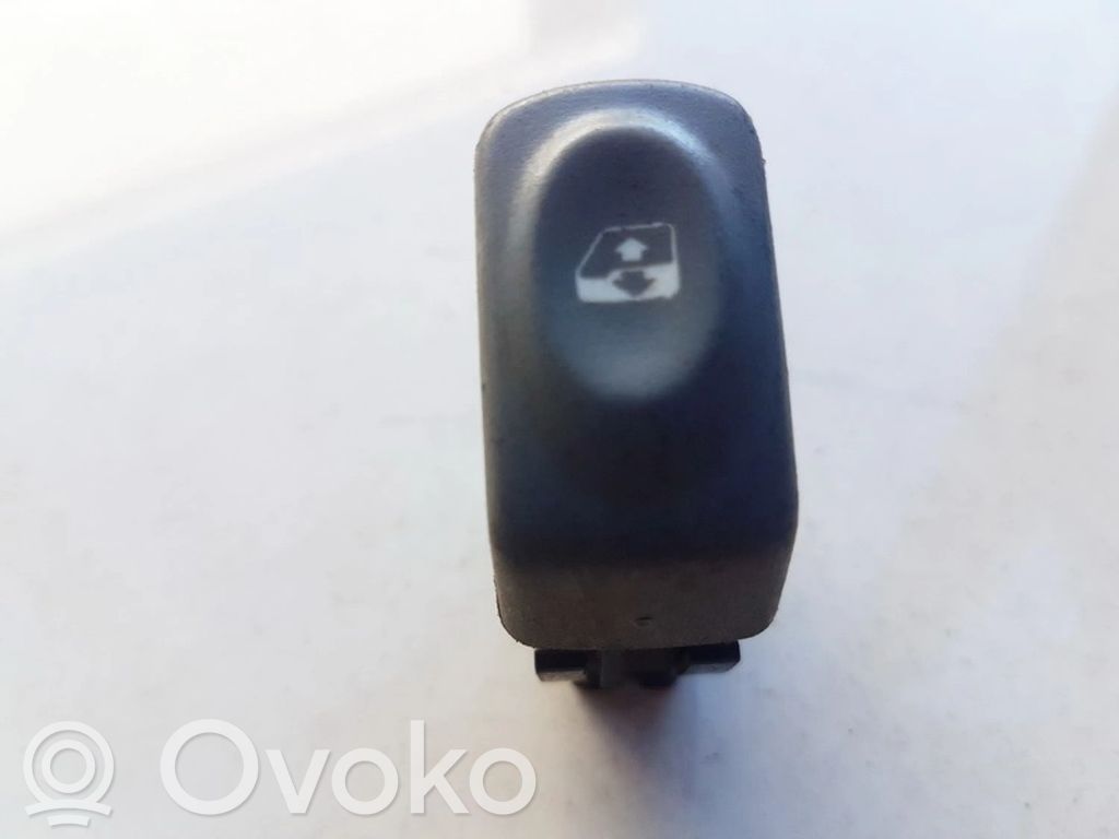 Renault Twingo I Electric window control switch 