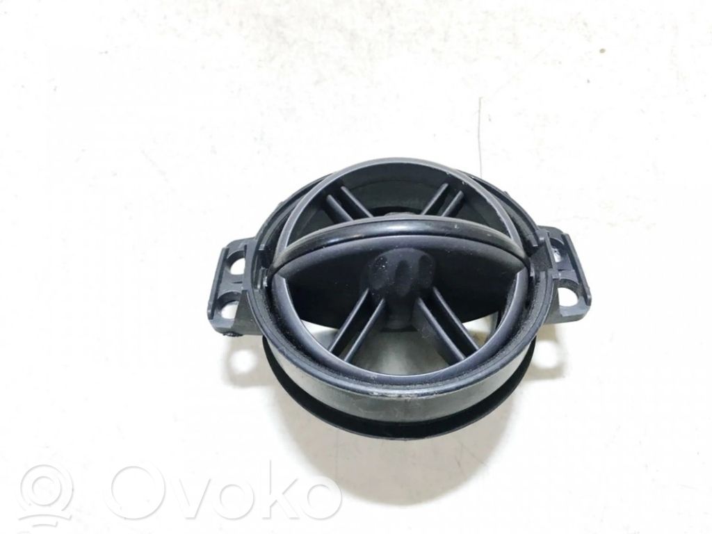 Toyota Yaris Rejilla de ventilación central del panel 