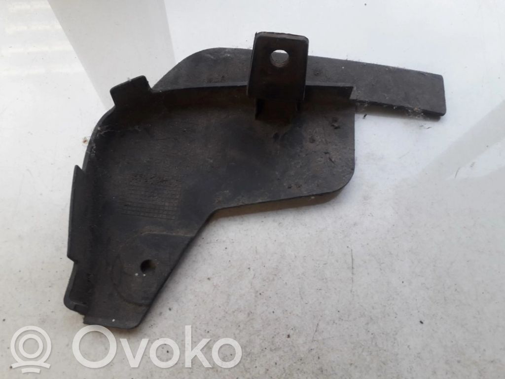 Nissan Almera Tino Chlapacze tylne 