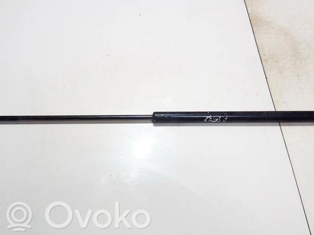 Volvo S40, V40 Takaluukun tuen kaasujousi 