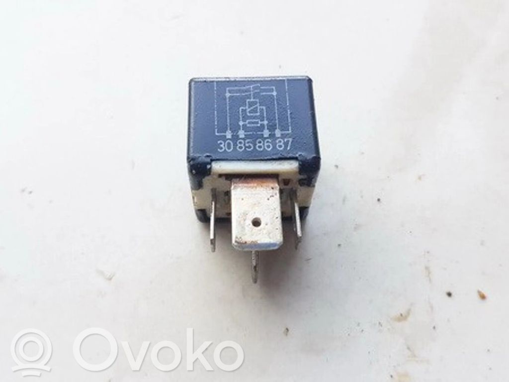 Audi A6 S6 C4 4A Muu rele 