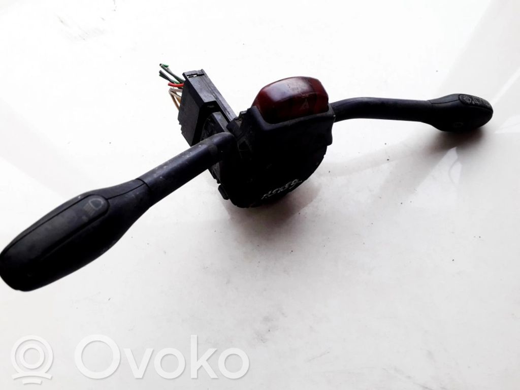 Volkswagen Golf III Leva/interruttore dell’indicatore di direzione e tergicristallo