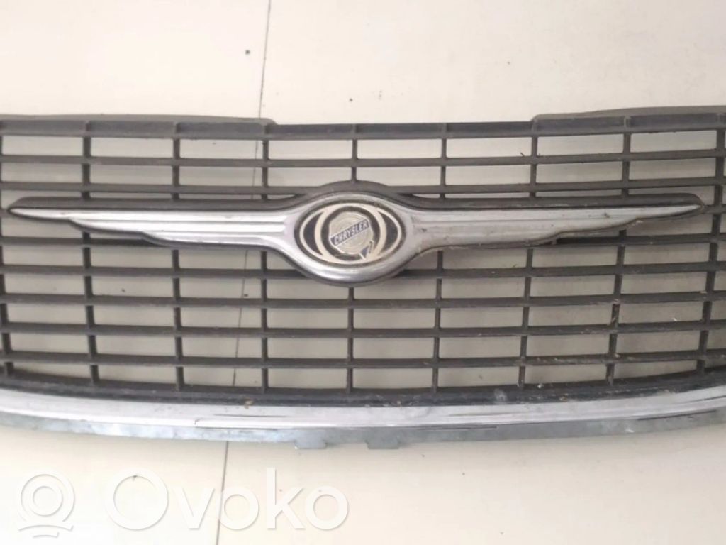 Chrysler Voyager Rejilla delantera 