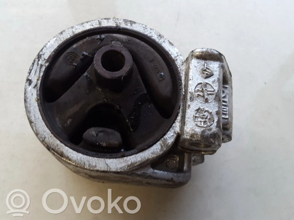 Mitsubishi Carisma Wspornik / Mocowanie silnika 