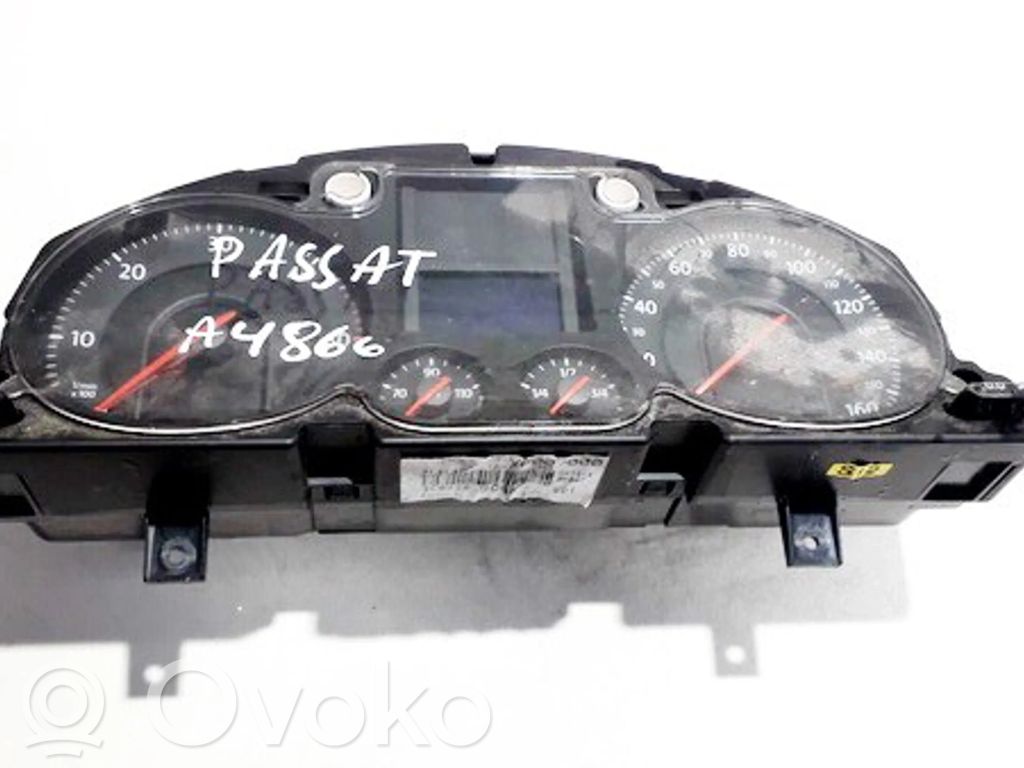 Volkswagen PASSAT B6 Tachimetro (quadro strumenti)