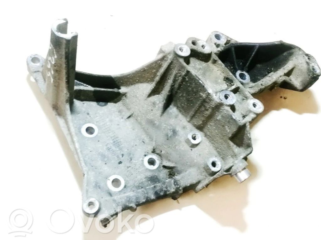Renault Laguna I Engine mounting bracket 