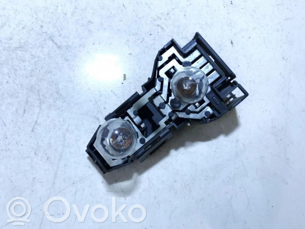 Volkswagen PASSAT B2 Porte ampoule de feu arrière