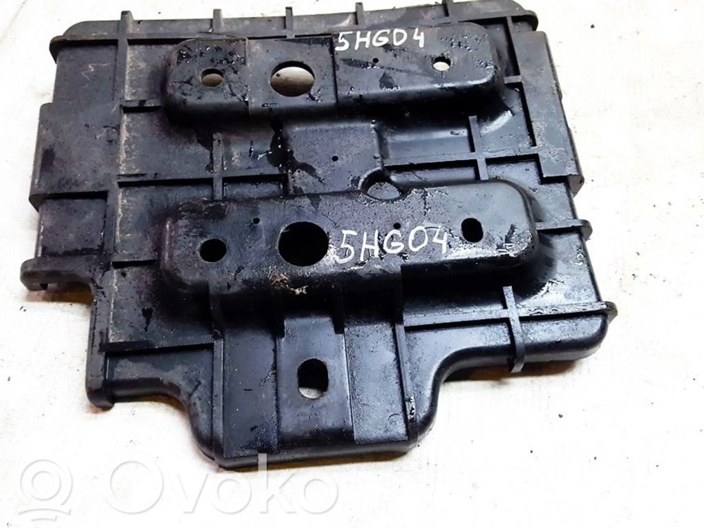 Hyundai Getz Akkulaatikon alusta 