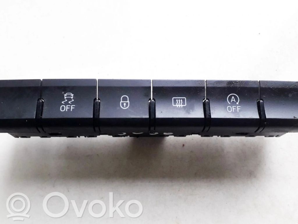 Przycisk / Przełącznik ogrzewania szyby przedniej / czołowej   5JAQ927132AM,10207305,10207305,5JAQ927132AM