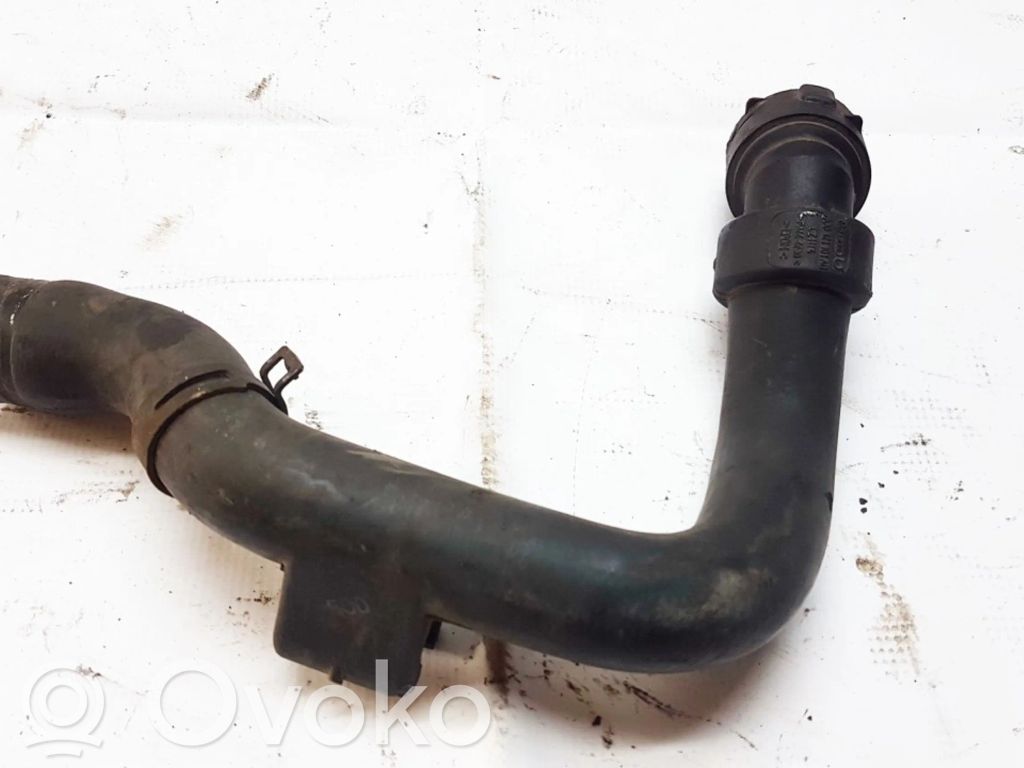 Volkswagen PASSAT B5.5 Tubo flessibile del liquido di raffreddamento del motore 