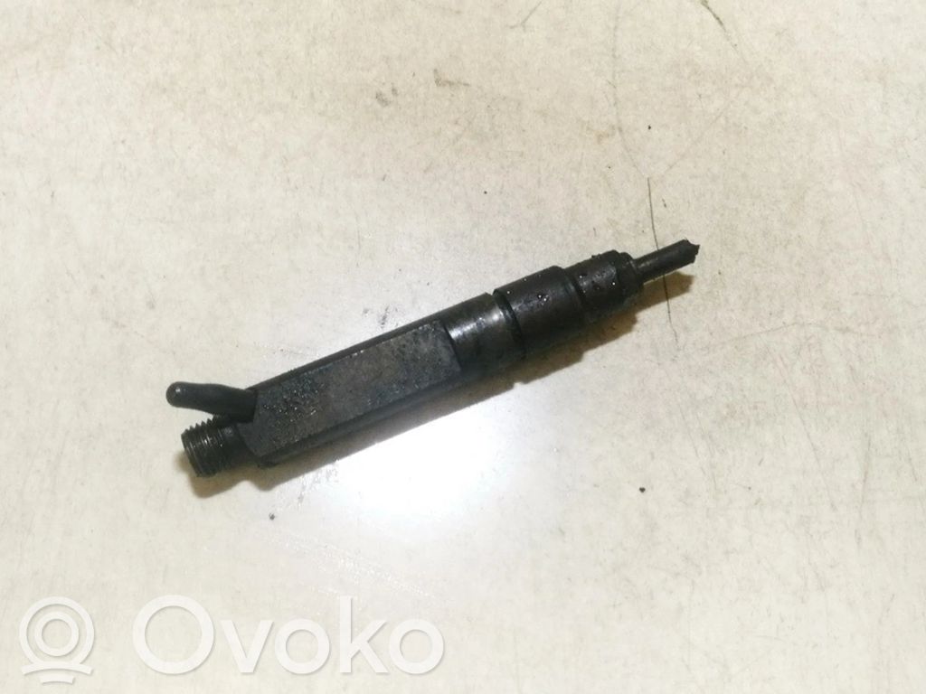 Audi 100 S4 C4 Polttoainesuutin 