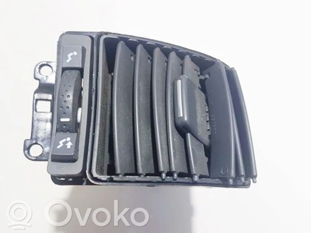 Renault Laguna II Dysze / Kratki środkowego nawiewu deski rozdzielczej 