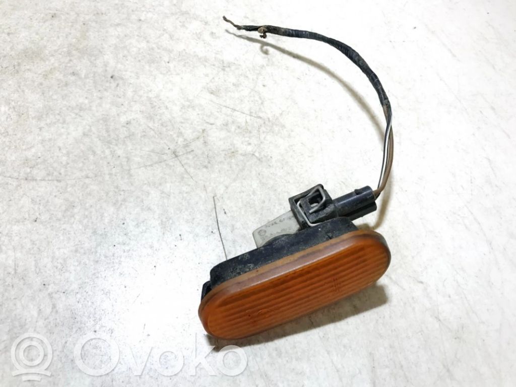Volkswagen Golf IV Semnalizator bară față 