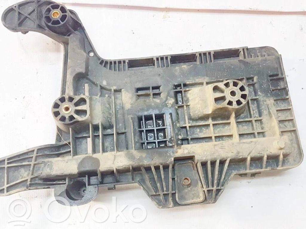 Volkswagen PASSAT B6 Vassoio scatola della batteria