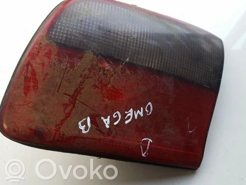 Opel Omega B1 Lampy tylnej klapy bagażnika 