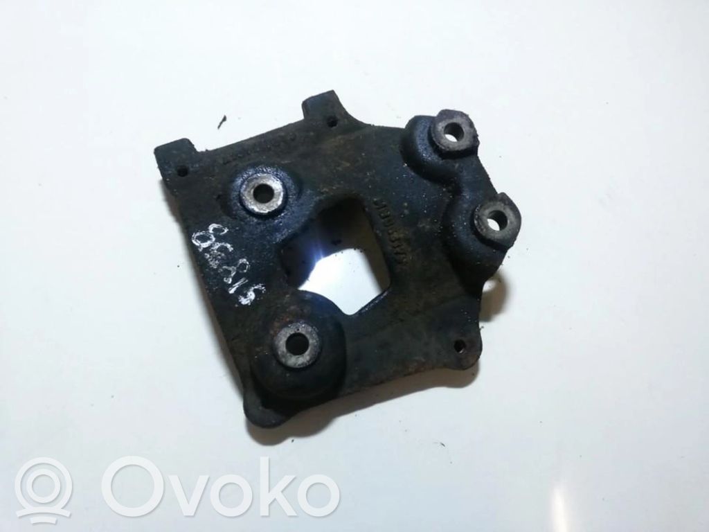 Mitsubishi Carisma Suport motor 