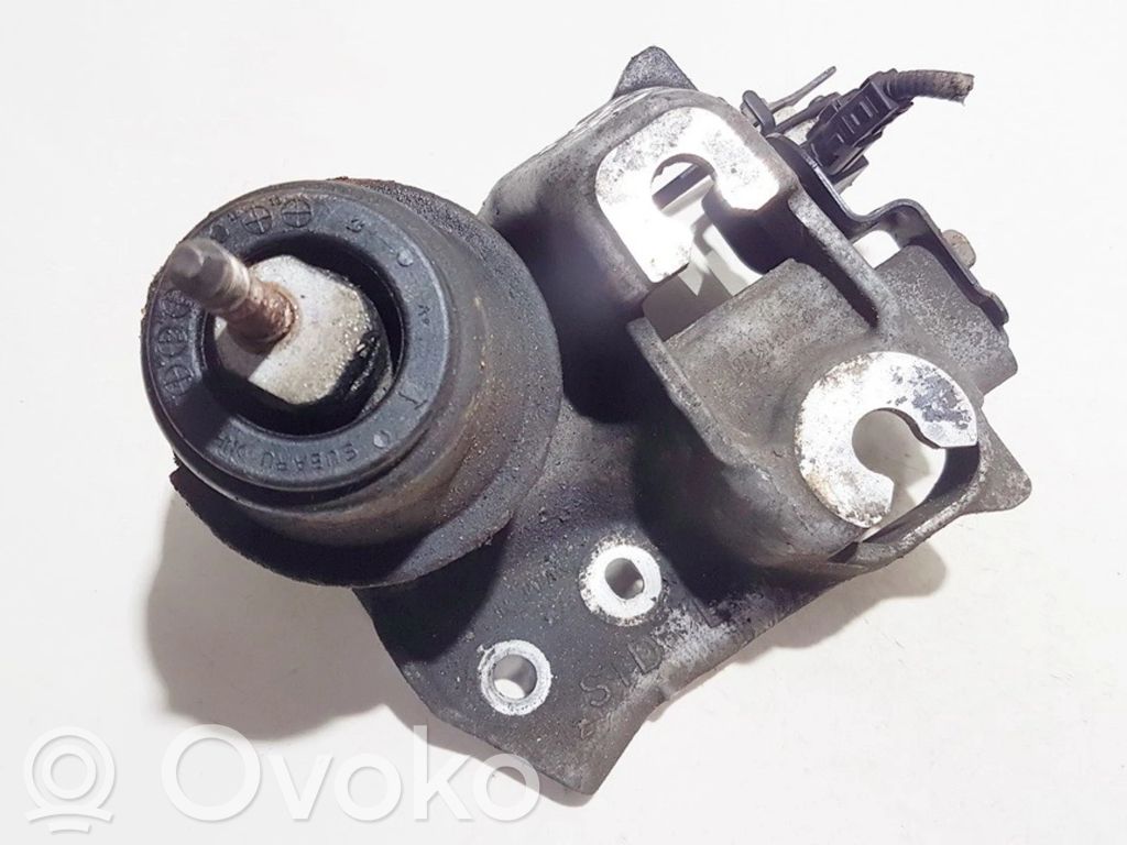 Subaru Legacy Engine mount bracket 