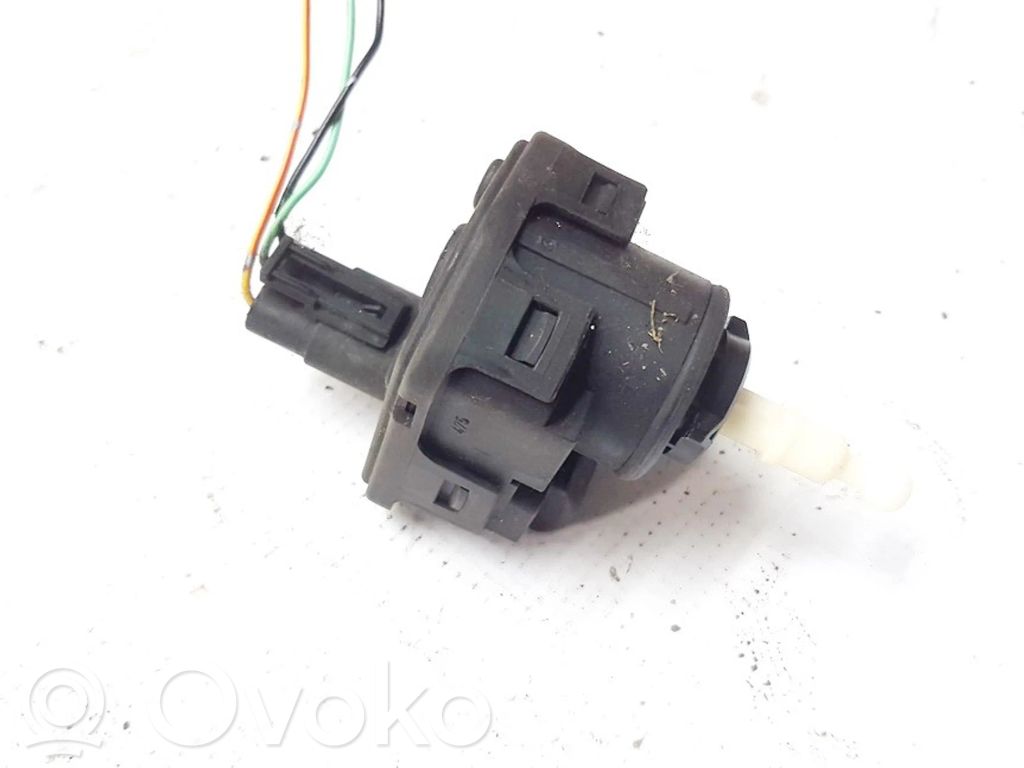 Mitsubishi Carisma Motor reglare nivel far