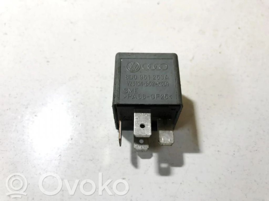 Audi A4 S4 B6 8E 8H Autres relais