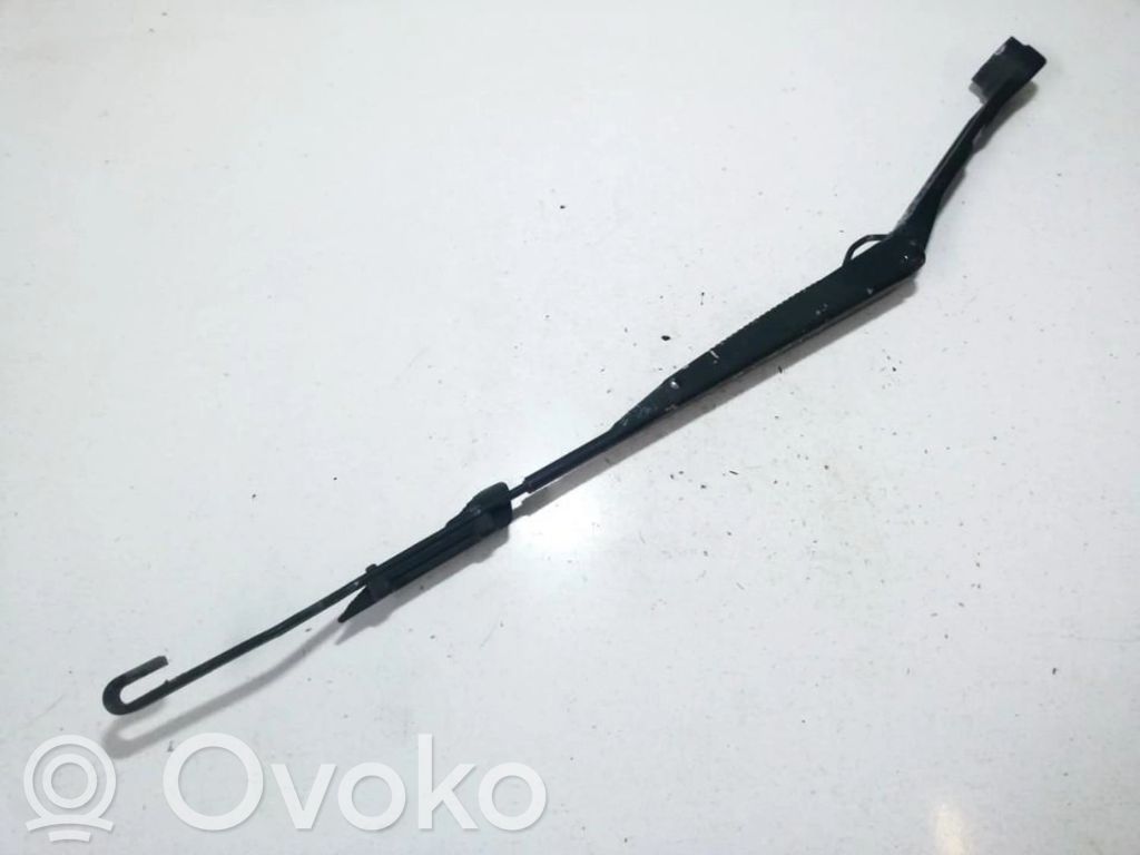 Brazo del limpiaparabrisas delantero