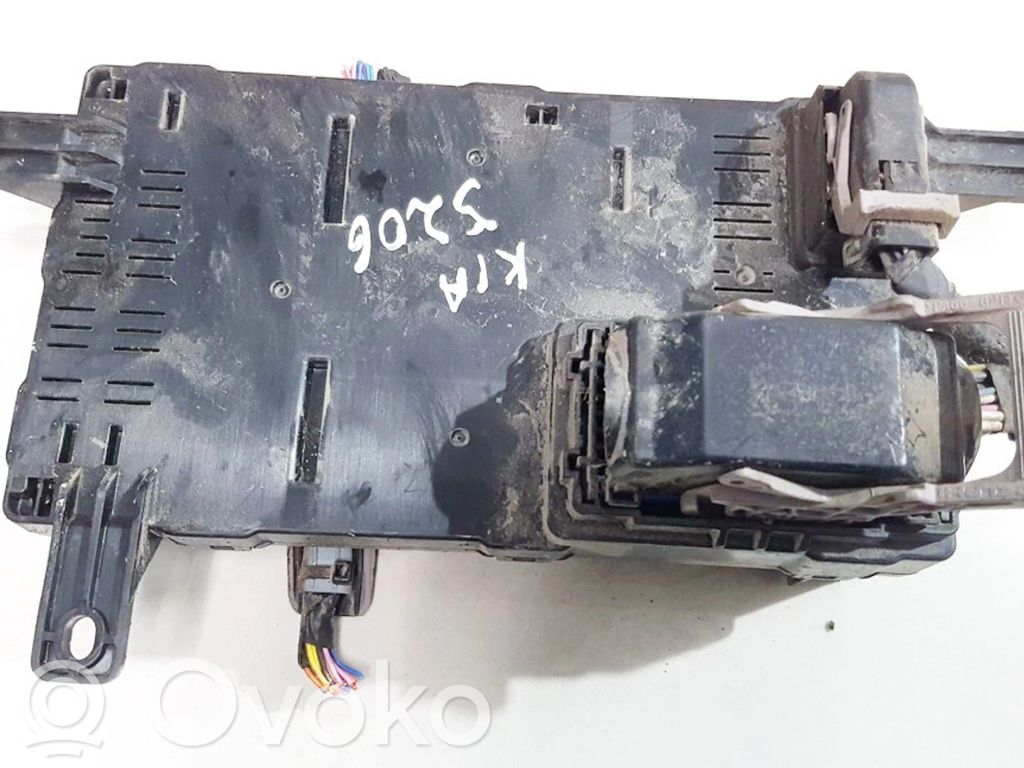 KIA Carnival Skrzynka bezpieczników / Komplet 