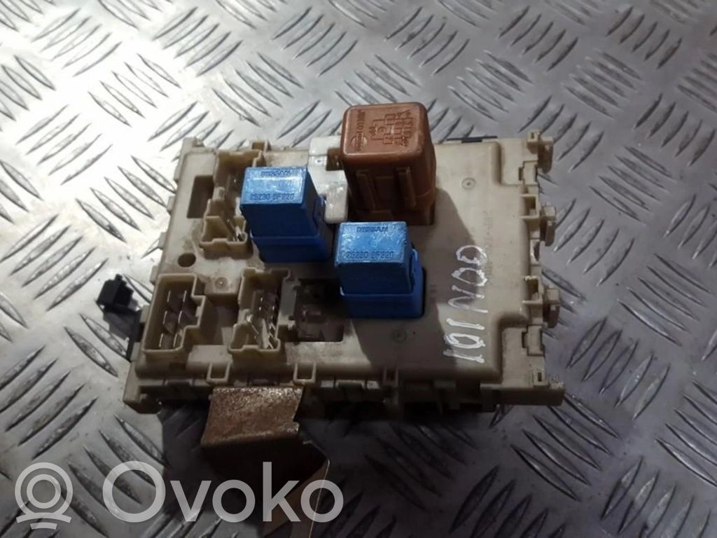 Nissan Almera Tino Skrzynka bezpieczników / Komplet 