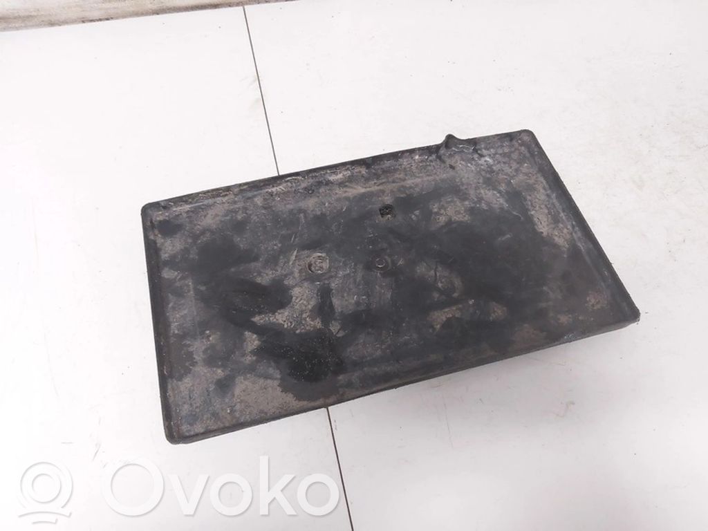 Toyota RAV 4 (XA30) Akkulaatikon alusta 