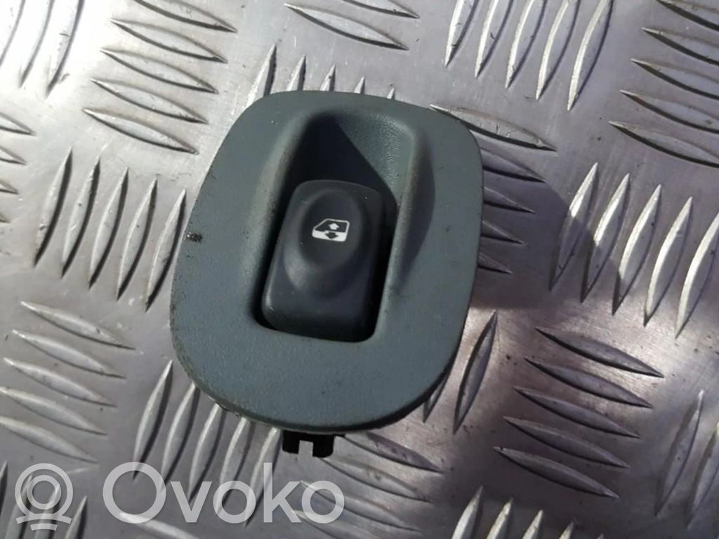 Renault Megane I Interruttore di controllo dell’alzacristalli elettrico 